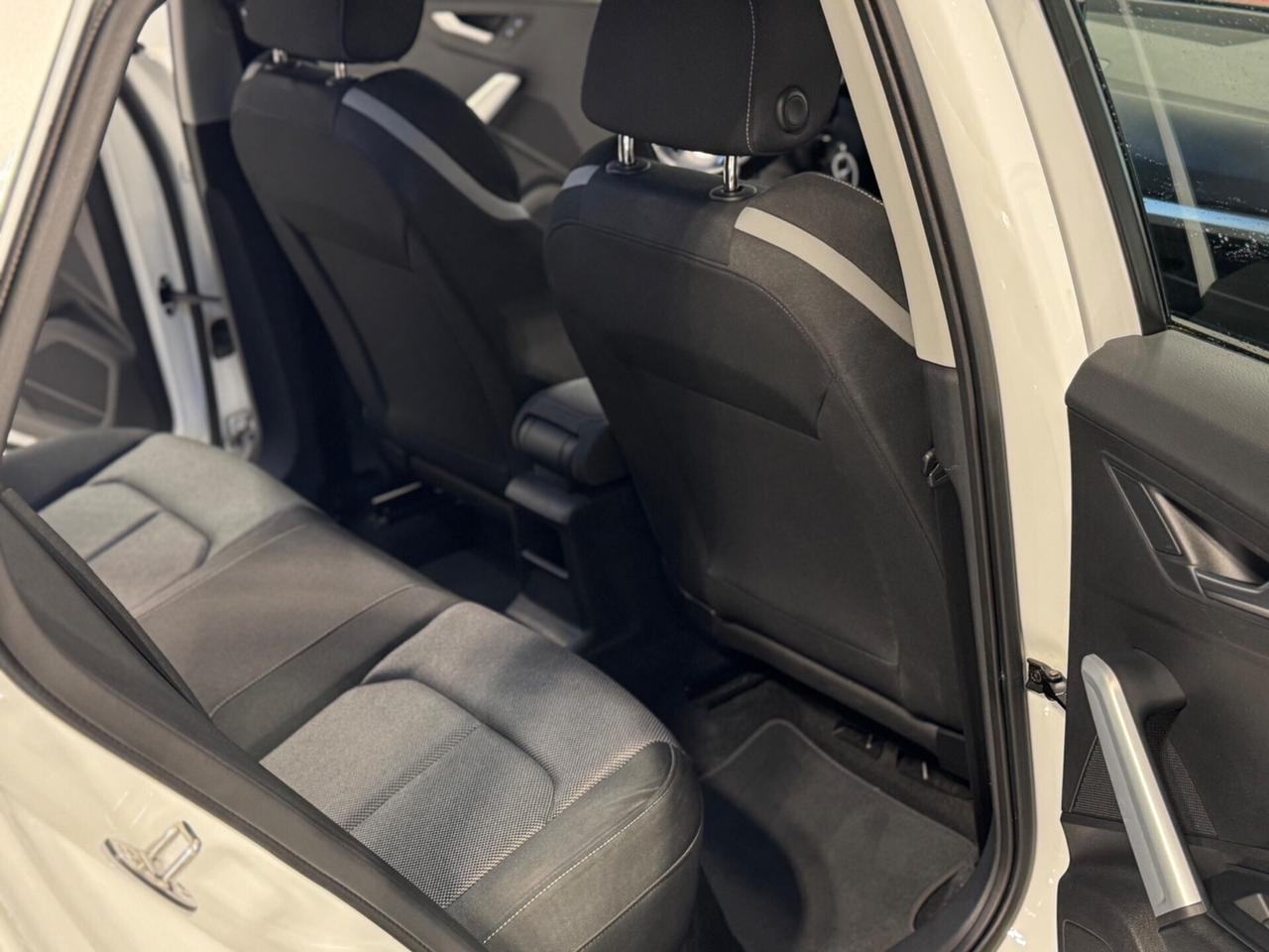 Audi Q2 30 TDI S tronic Business NAVI !