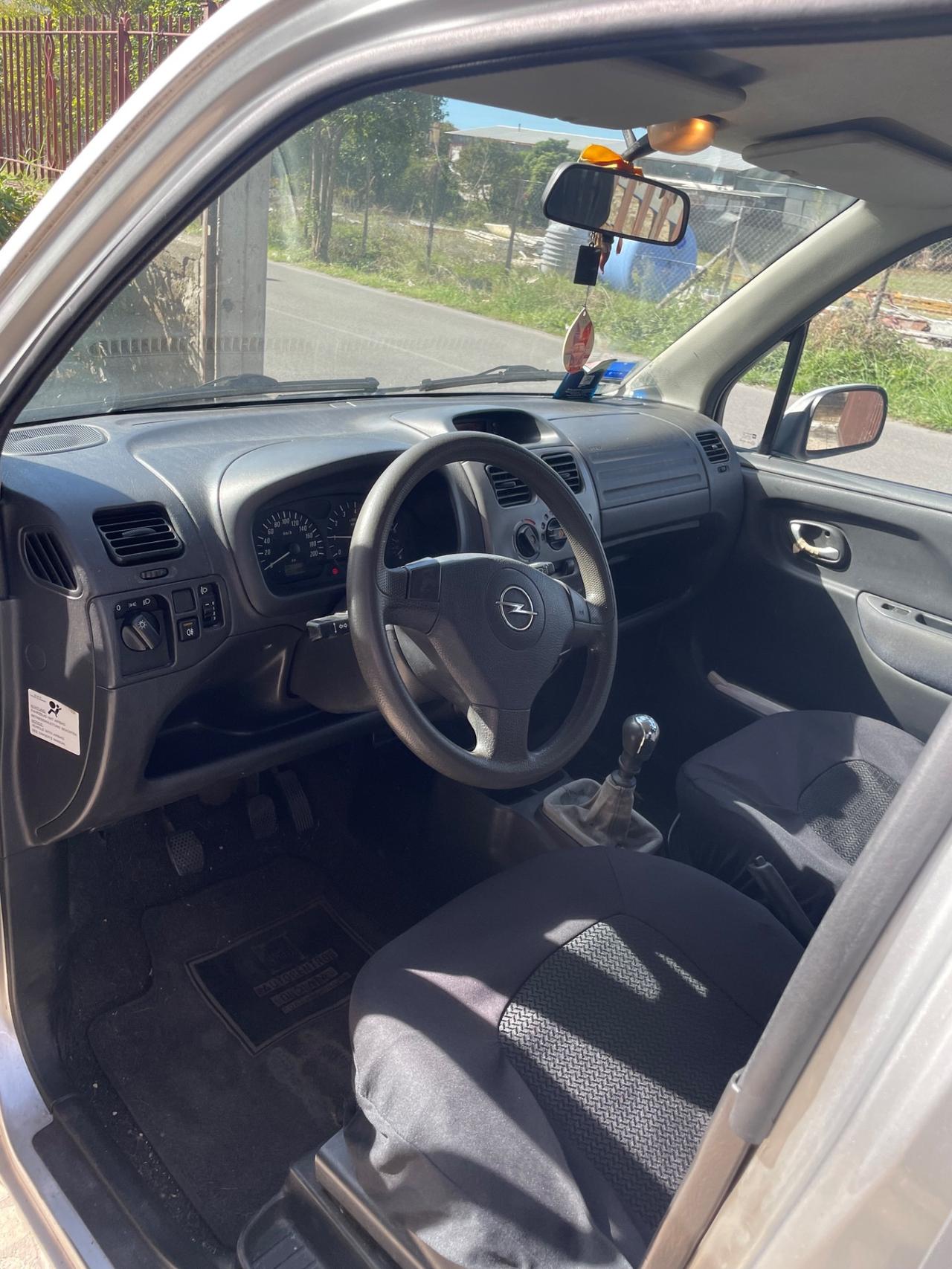 Opel Agila 1.2 16V Club Unipro
