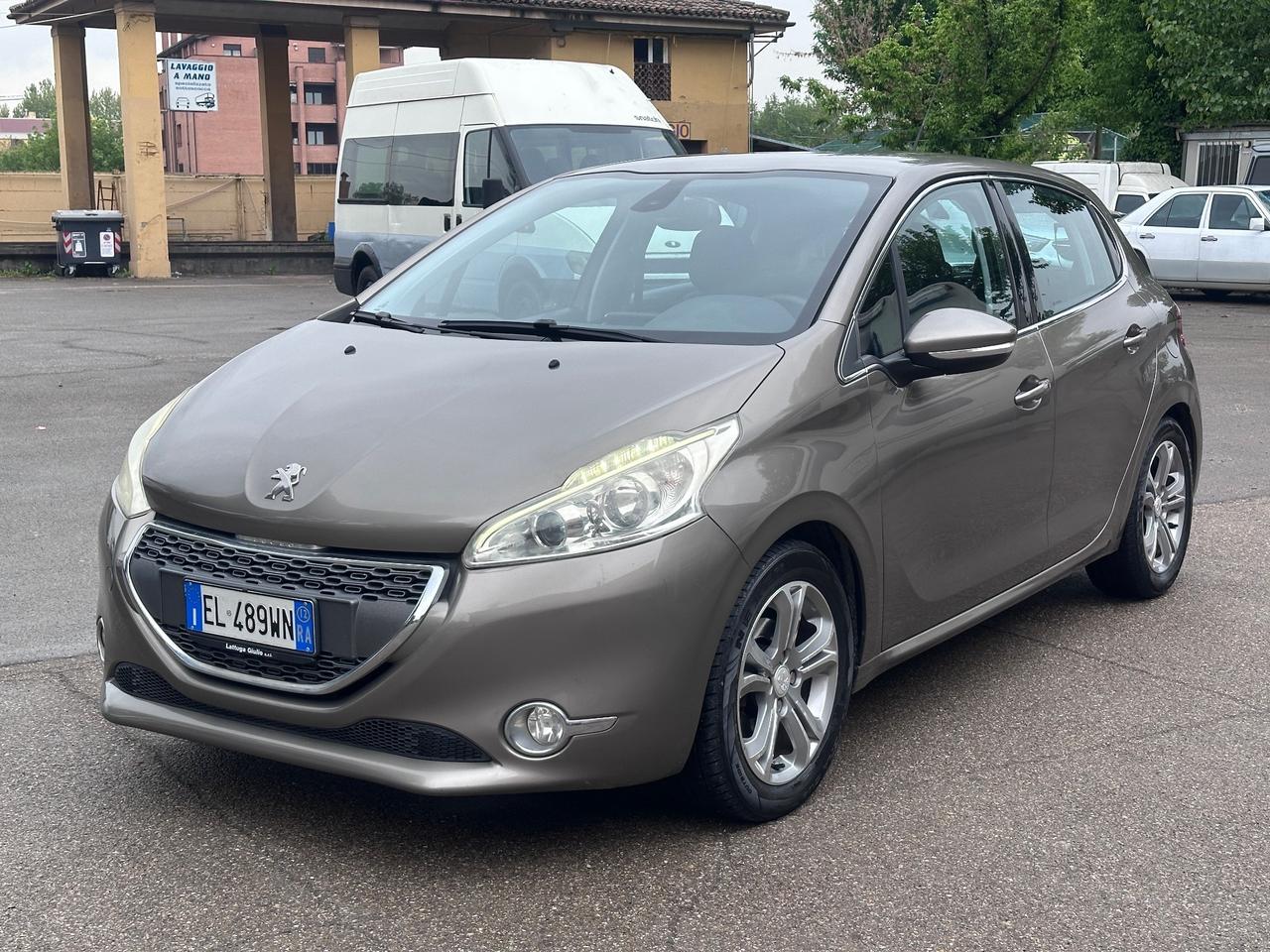Peugeot 208 1.2 VTi 82 CV 5porte Allure Gpl
