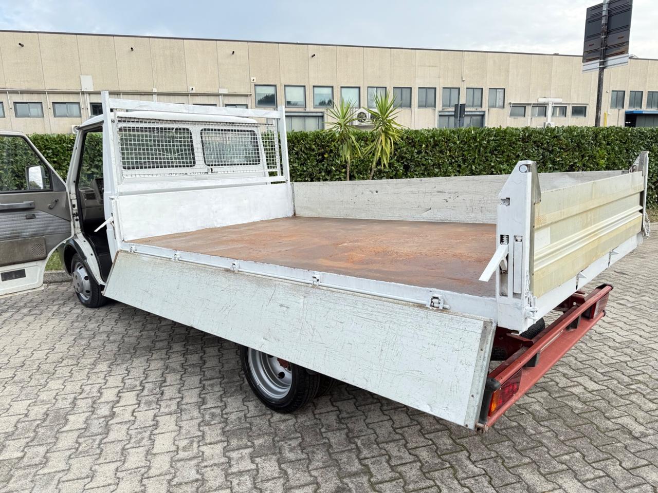 Iveco Daily 35-8 2.5 D RIBALTABILE TRILATERALE