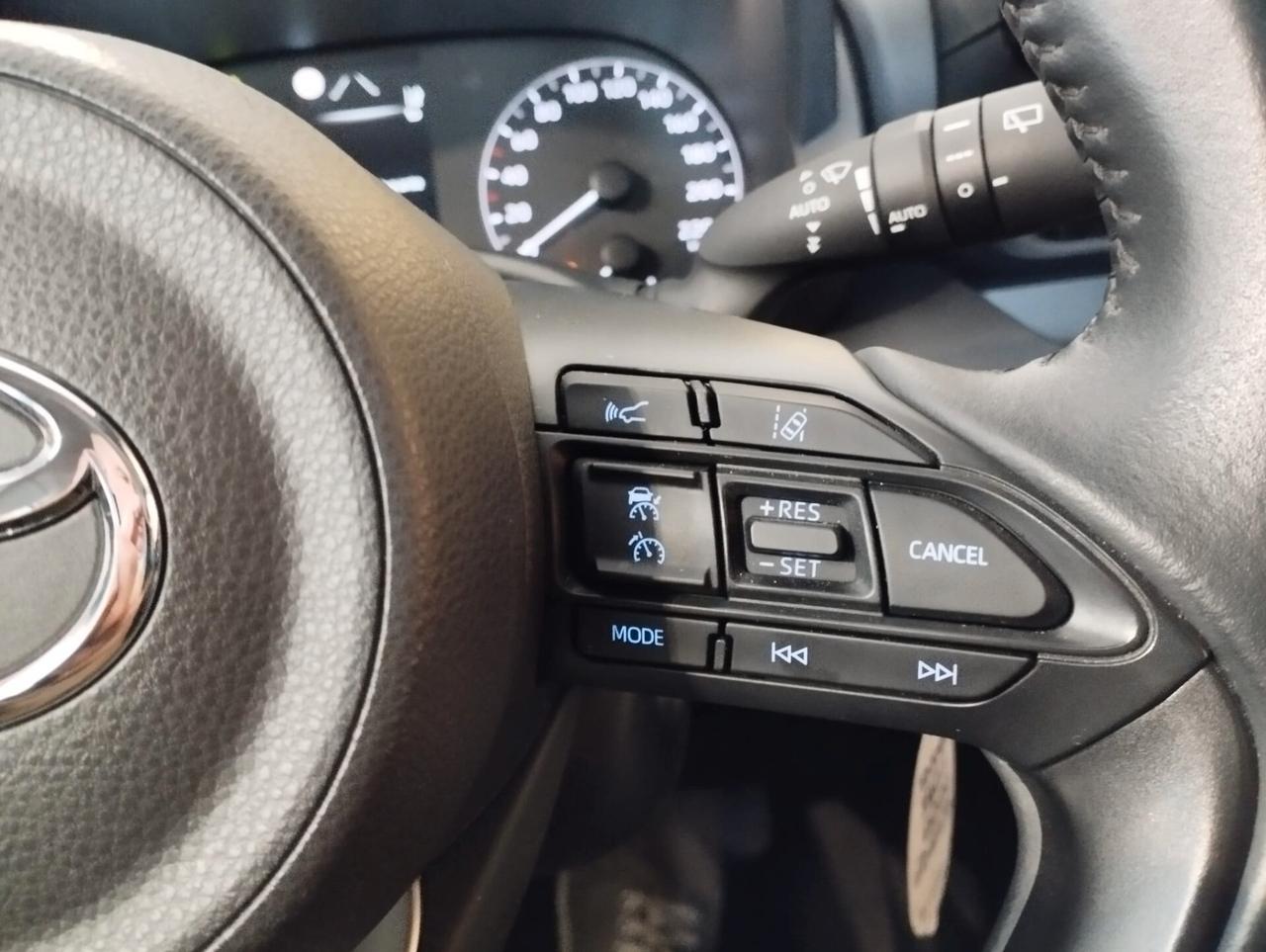 Toyota Yaris 1.0 Business ideale per neopatentati
