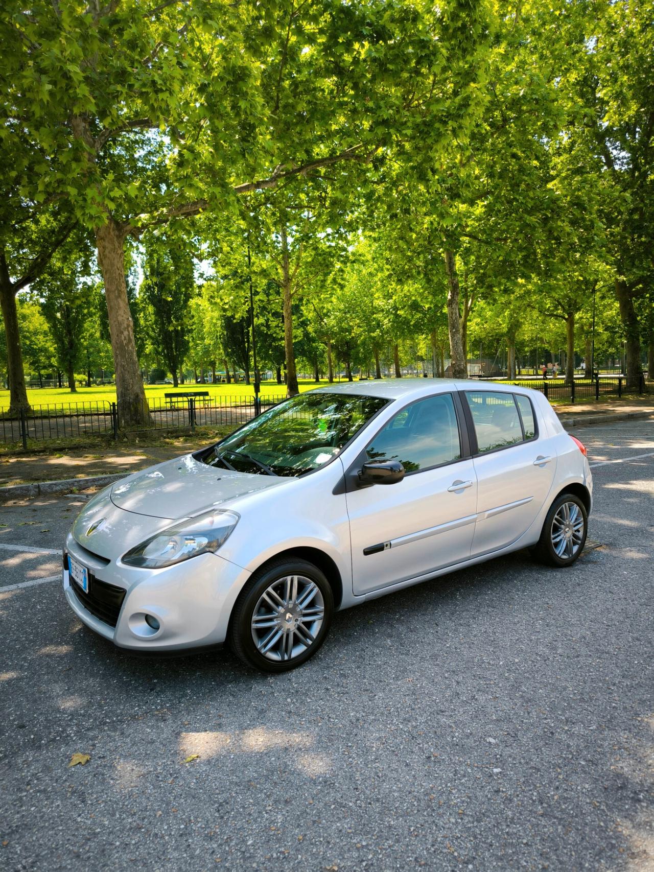 Renault Clio 1.2 16V 5 porte Luxe NEOPATENTATI