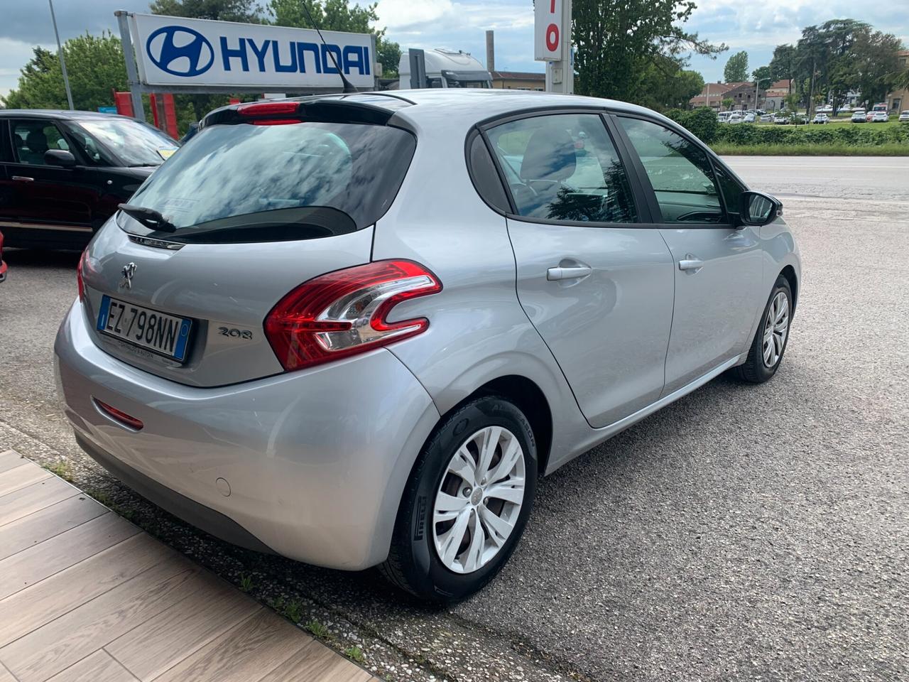 Peugeot 208 1.4 HDi 68 CV 5 porte Allure