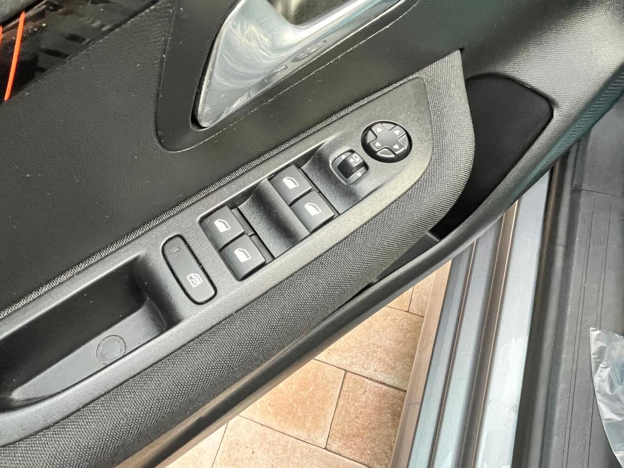 Peugeot 208 BlueHDi 100