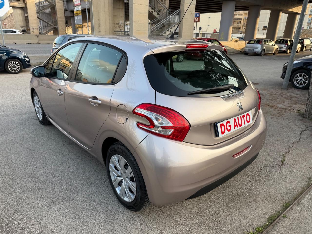 Peugeot 208 1.6 e-HDi 92 cavalli 2012