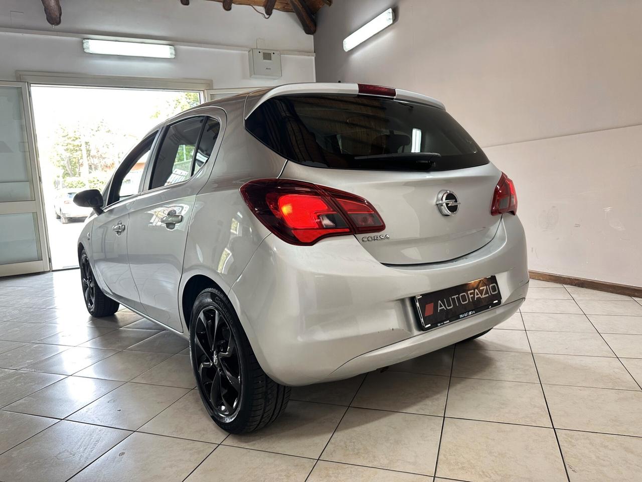Opel Corsa 1.2 5 porte