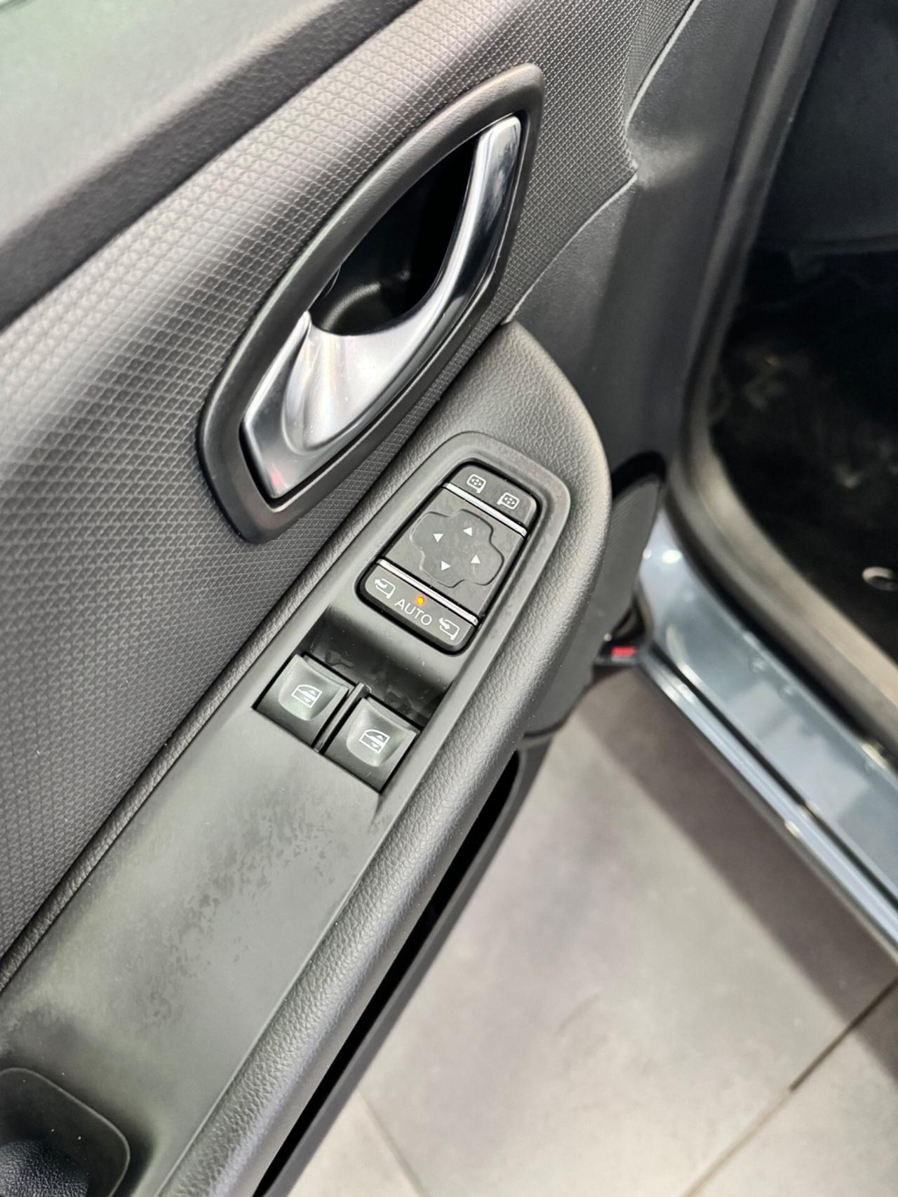 Renault Clio TCe 12V 75 CV 5 porte Moschino Intens