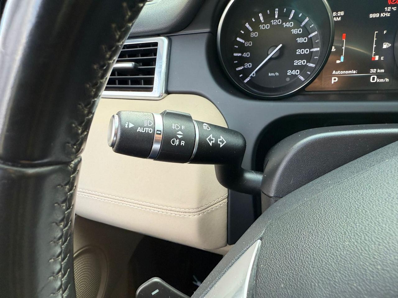 Land Rover Discovery Sport 2.0 TD4 180 CV HSE