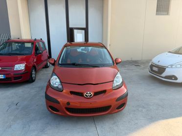 Toyota Aygo 1.0 12V VVT-i 5 porte Orange Connect MMT