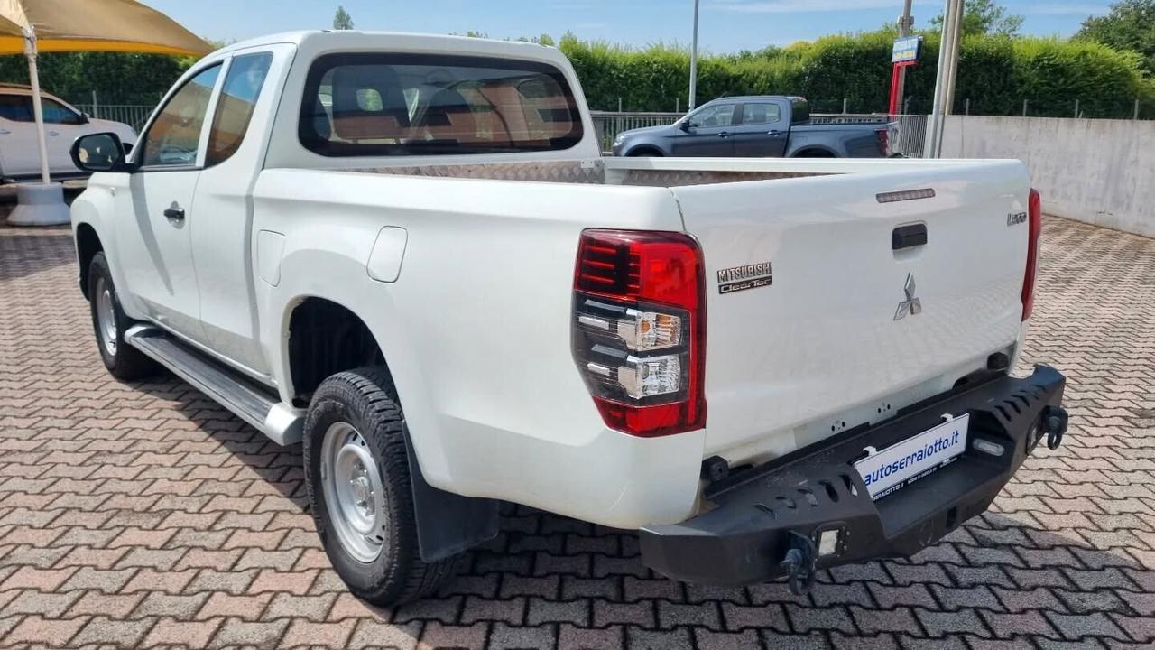 Mitsubishi L200 2.3CLUB CAB 4x4 cassone lungo