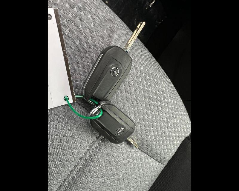 Opel Corsa Edition Hybrid 110CV DTC6