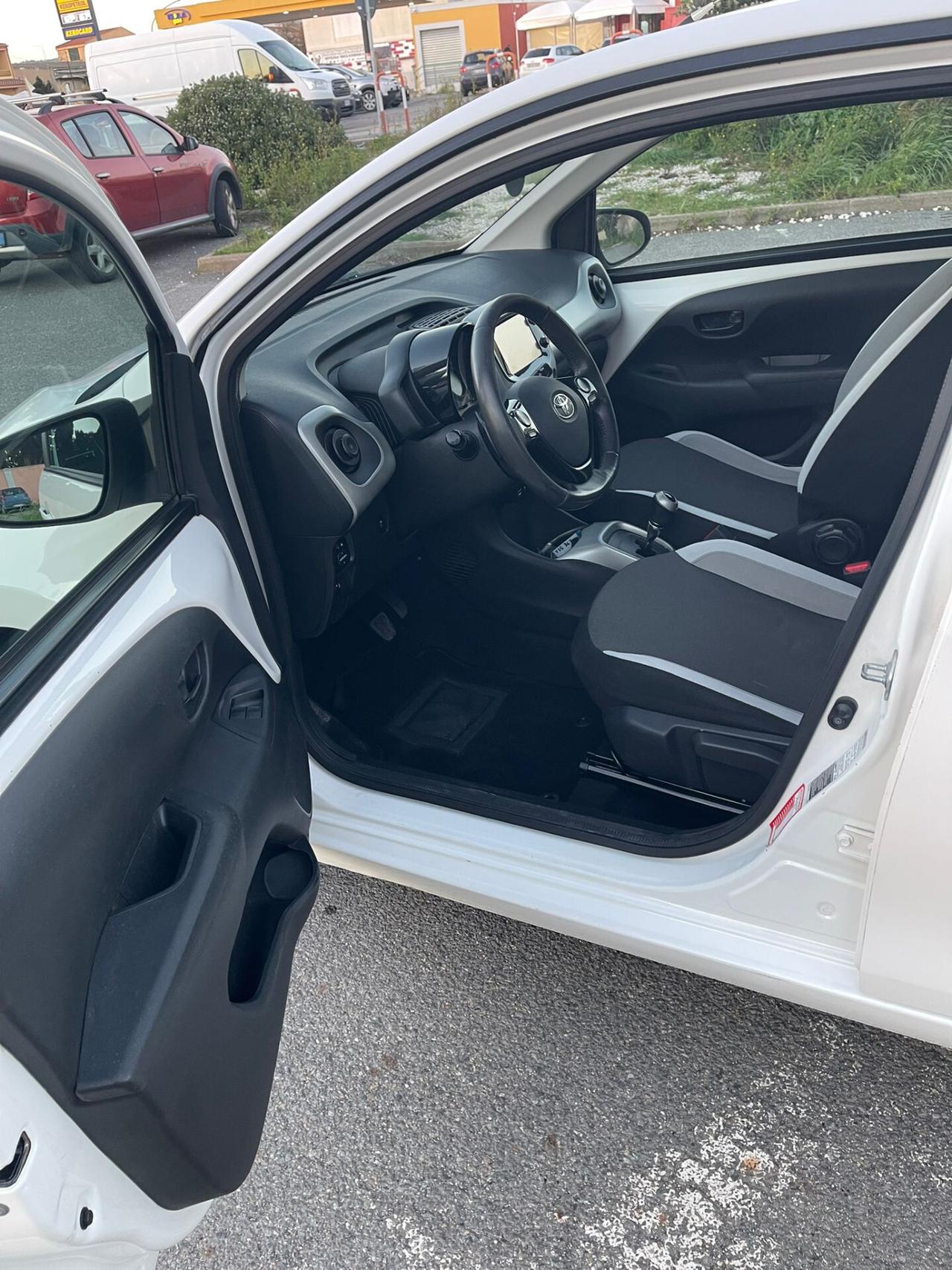 Toyota Aygo 1.0 VVT-i 69 CV 5 porte x-play