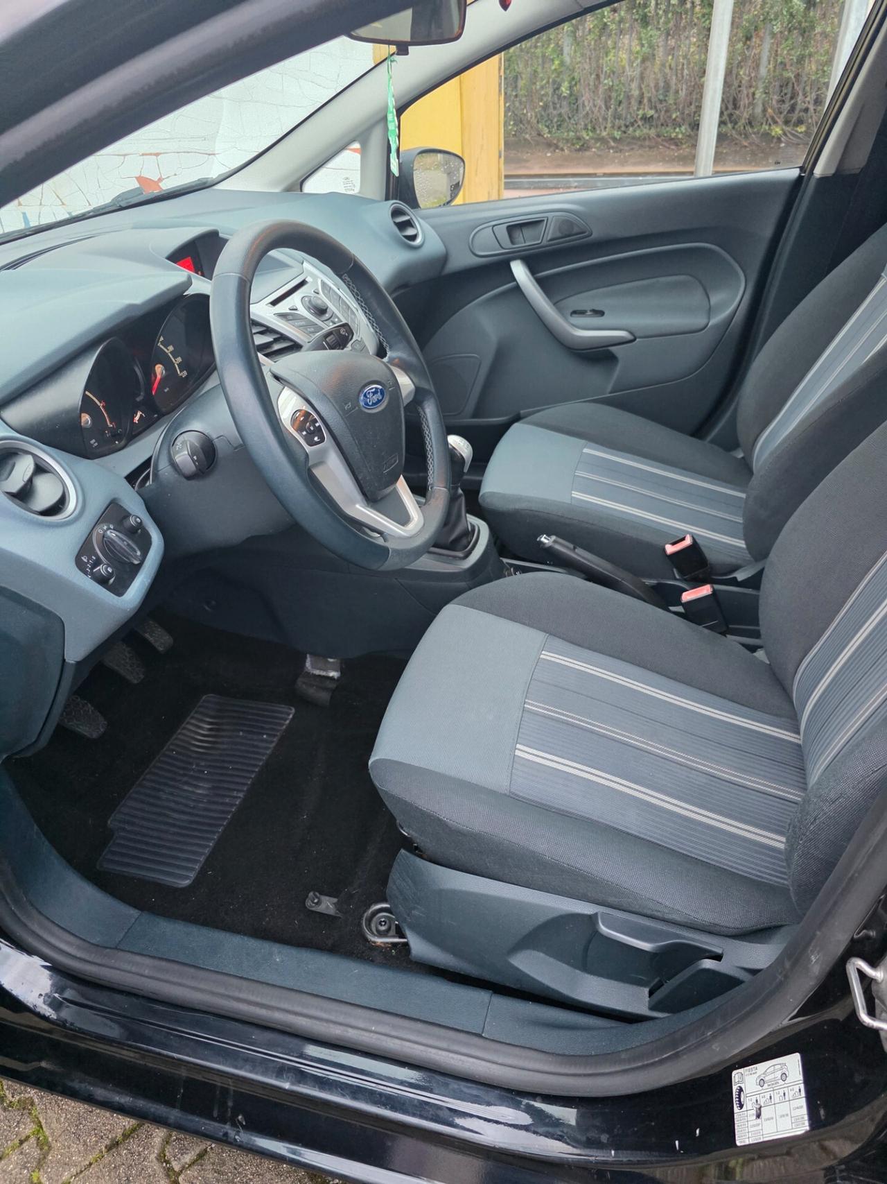 Ford Fiesta 1.2 82 CV 5 porte Titanium con 239.000km Neopatentati ok