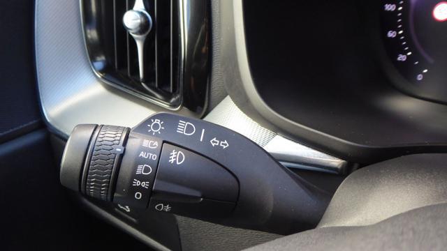 VOLVO XC60 B4 (d) AWD automatico Plus Dark