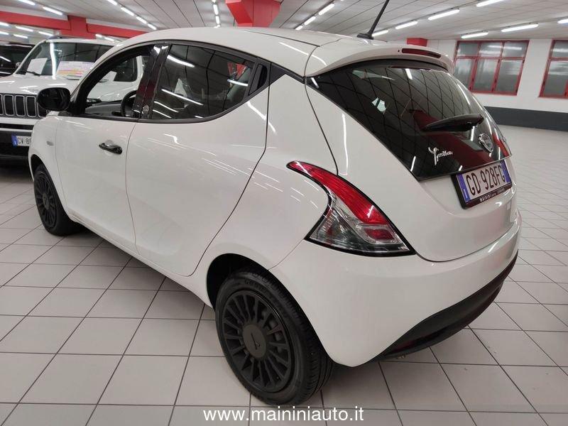 Lancia Ypsilon 1.0 70cv Hybrid Ecochic Silver