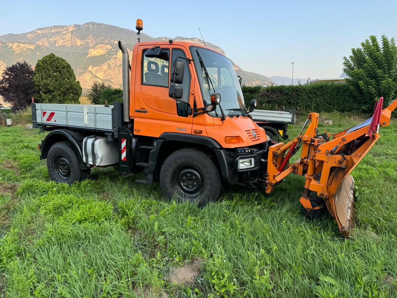 Mercedes-benz unimog u 300 4X4