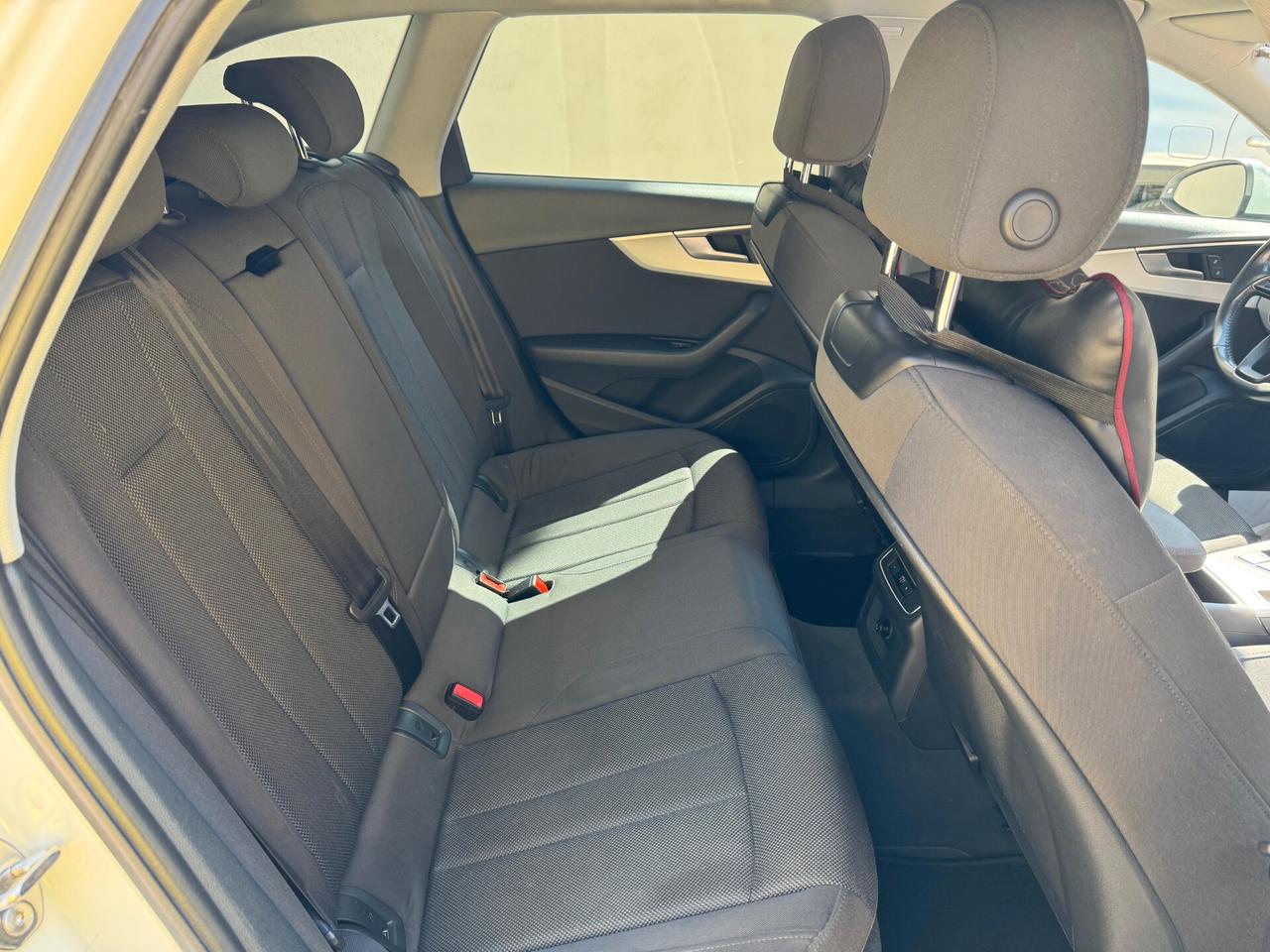 Audi A4 Avant 2.0 TDI 122 CV S tronic S line edition