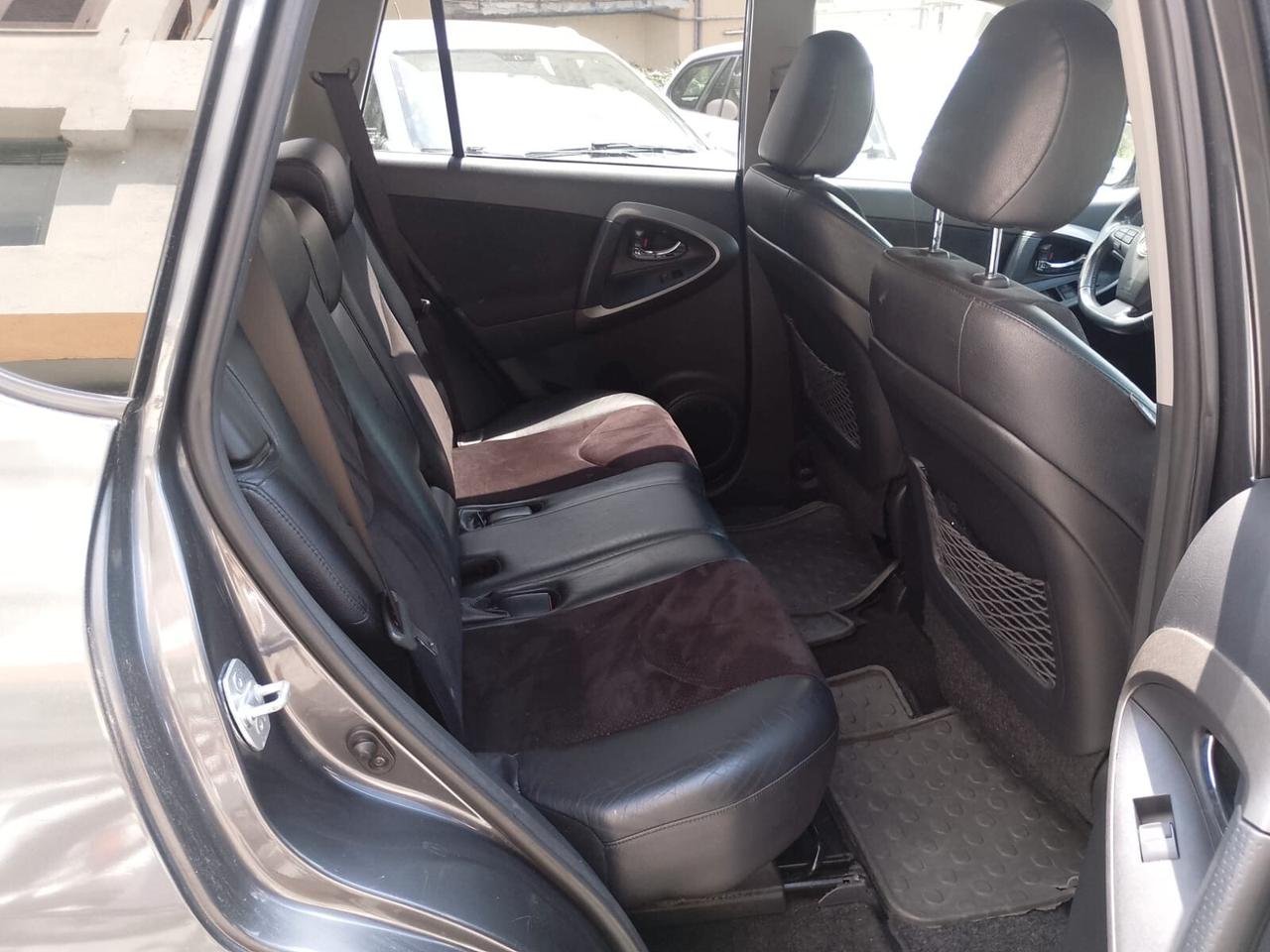 Toyota RAV 4 RAV4 2.2 D-CAT A/T 4WD Lounge