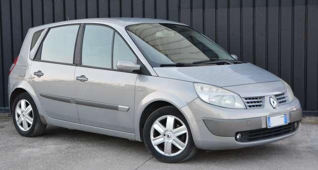 Renault Scenic 1.5 dCi 100cv (74kW) * POCHI KM *