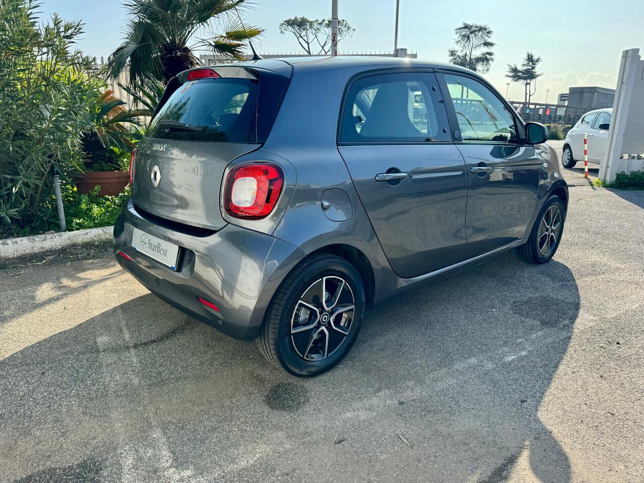 Smart ForFour EQ Passion*GREY METALLIC*CAR PLAY*PDC*BRACCIOLO*22KW