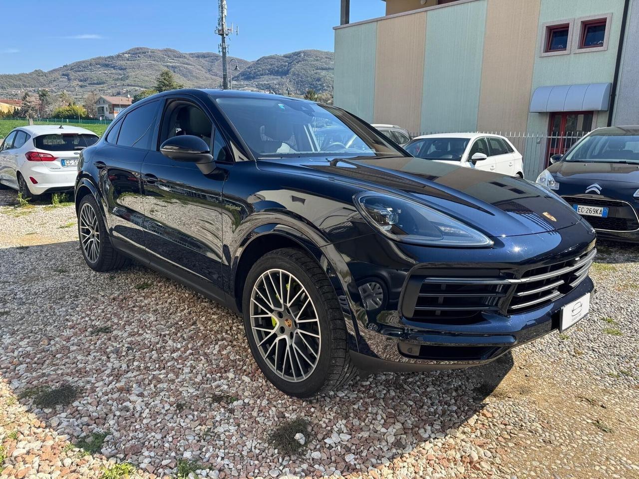 Porsche Cayenne Coupé 3.0 V6 E-Hybrid Platinum Edition