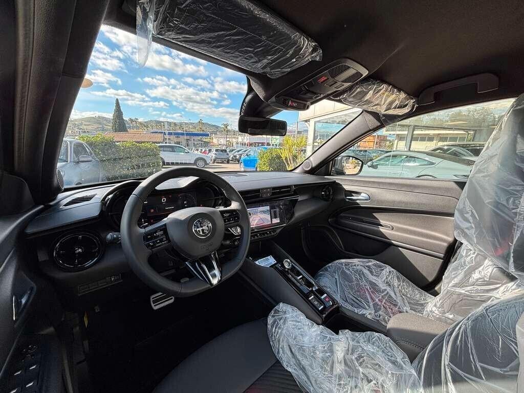 Alfa Romeo Junior 1.2 136 CV Hybrid eDCT6 Speciale KM 0 IVA ESPOSTA Tua a soli 269 Euro al mese