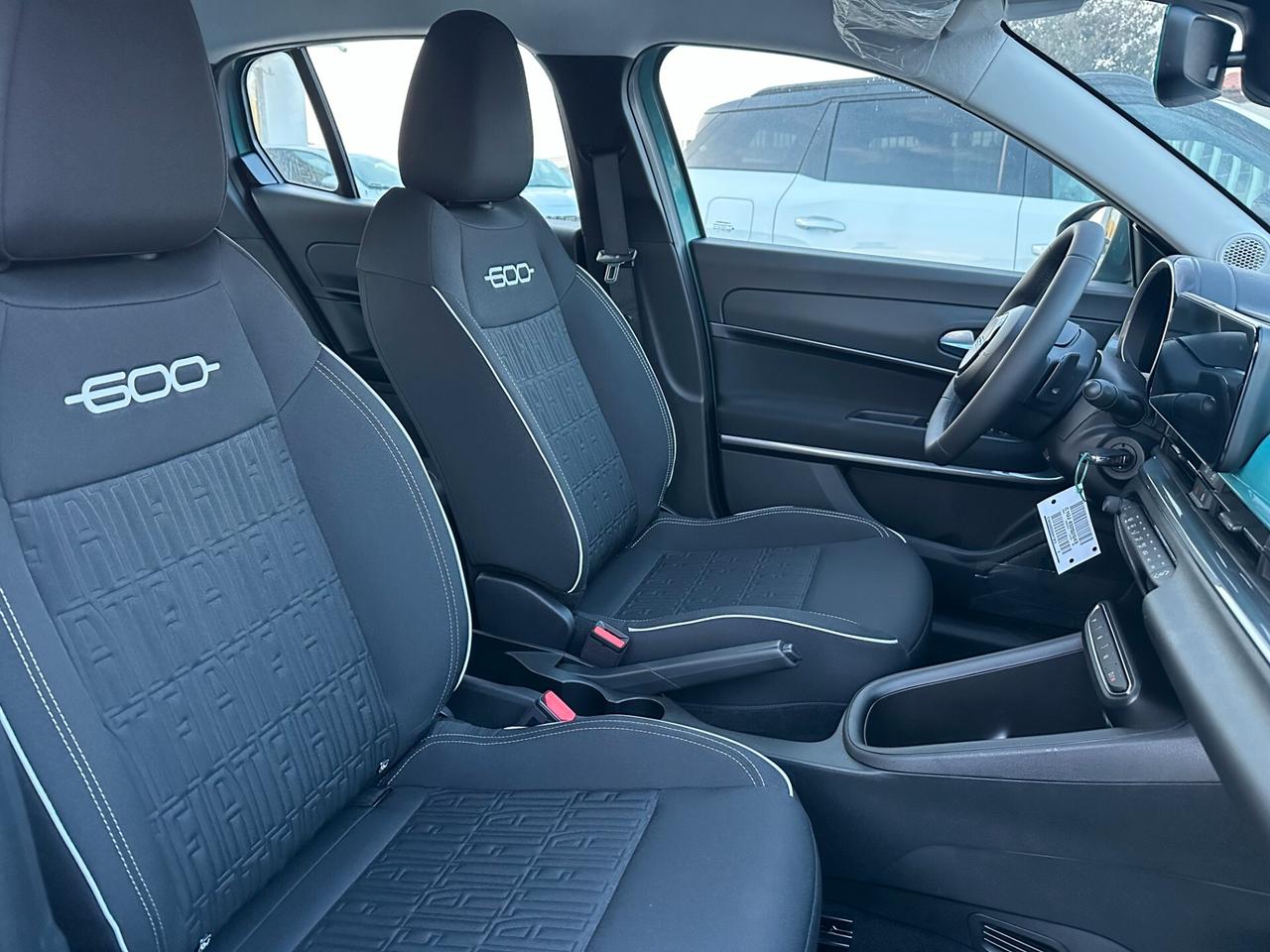 Fiat 600 Hybrid 110 CV DCT MHEV PACK Style Km 0