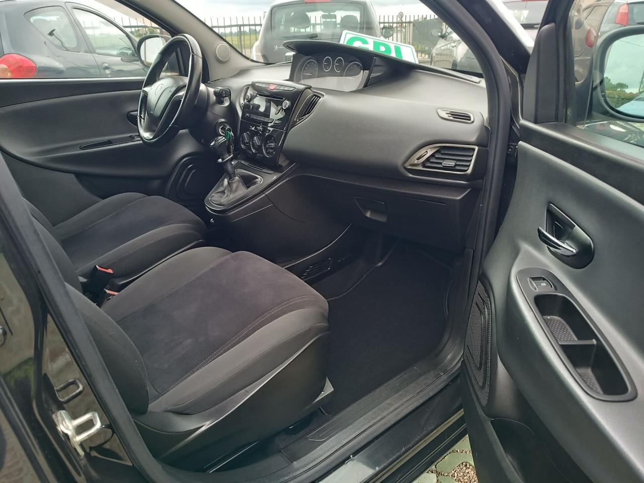 Lancia Ypsilon 1.2 69 CV 5 porte GPL Ecochic Silver