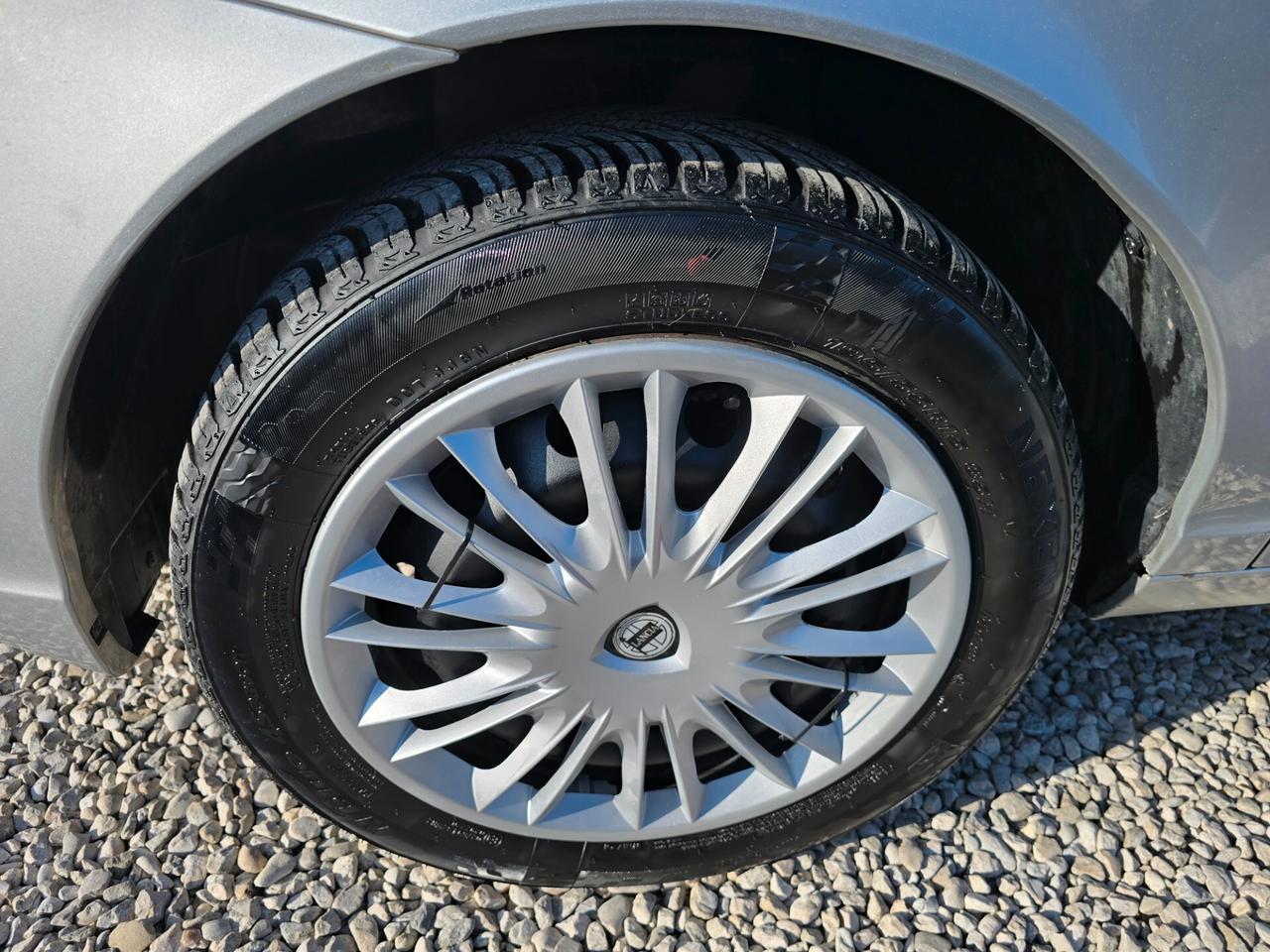 Lancia Ypsilon 1.3 MJT 75 CV Argento