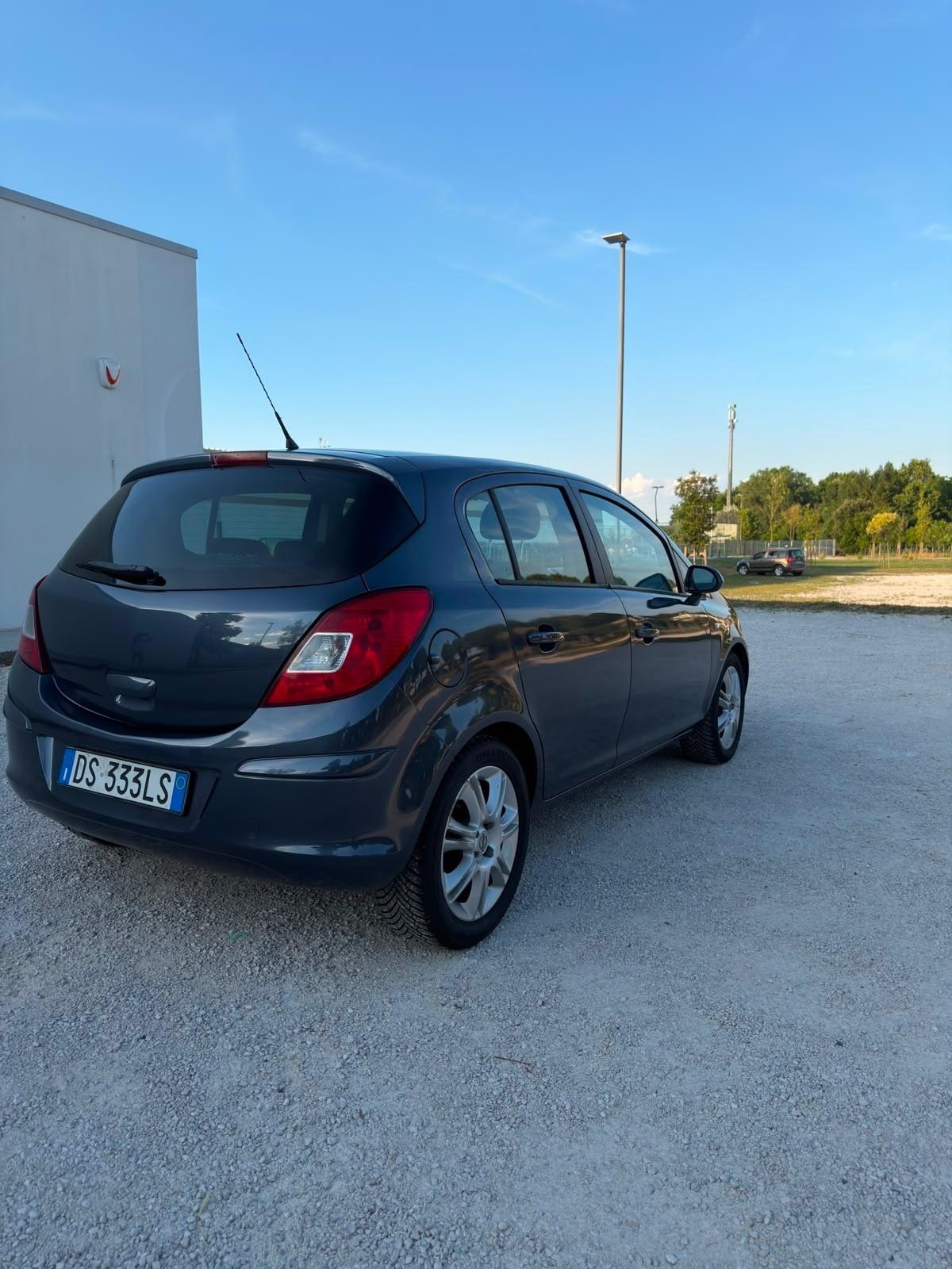 Opel Corsa 1.2 benzina soli 128.000km