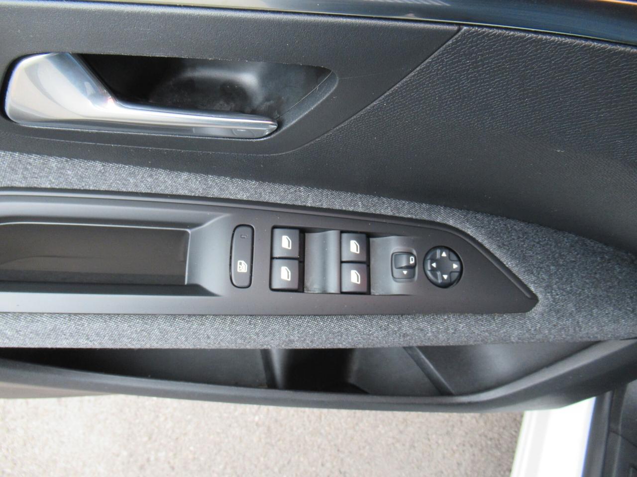 Peugeot 3008 BlueHDi 130 S&S Business