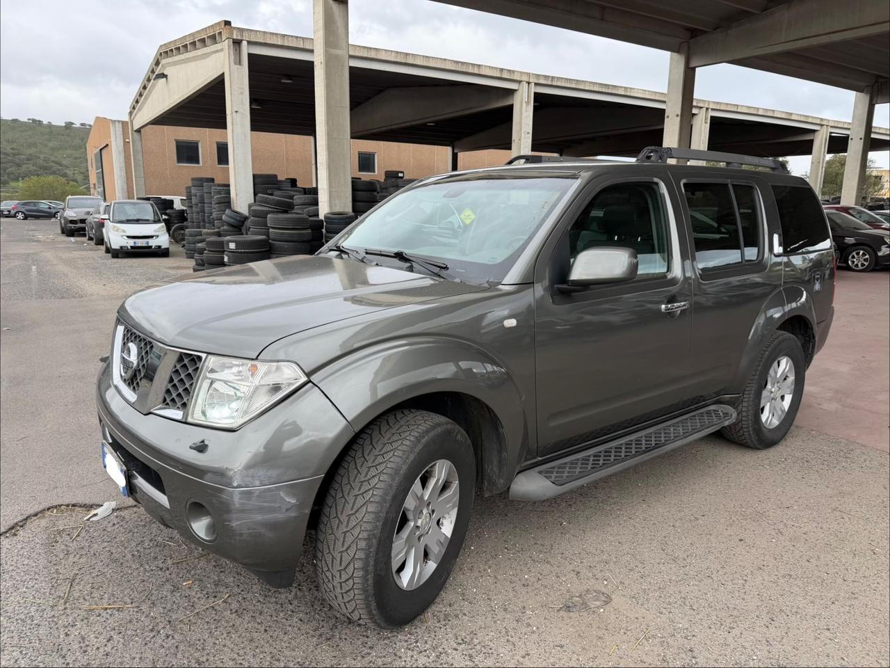 Nissan Pathfinder fuoristrada 4x4 7 posti