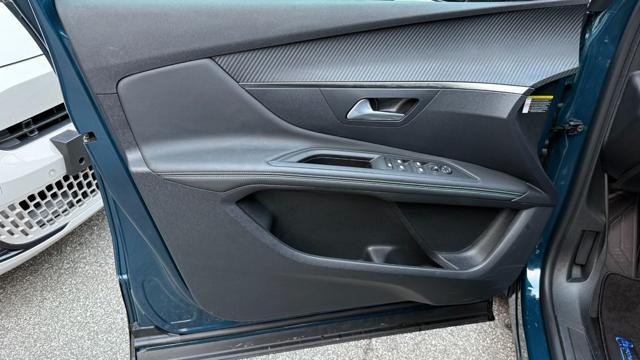 PEUGEOT 3008 HYBRID 180 e-EAT8 ALLURE PACK*24M.G.*