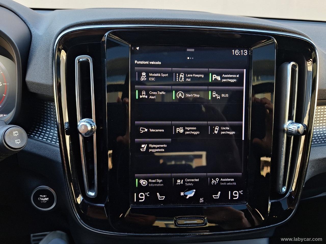 VOLVO XC40 D4 AWD R-design TETTO TAGLIANDI VOLVO UFF 360