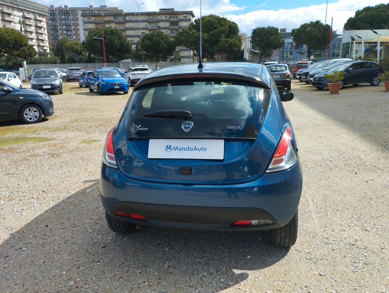 Lancia Ypsilon 1.0 FireFly 5 porte S&S Hybrid Gold