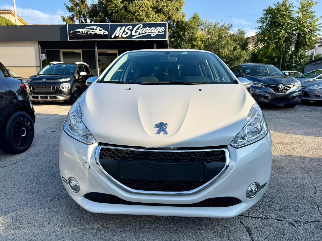 Peugeot 208 1.2 benzina Neopatentati