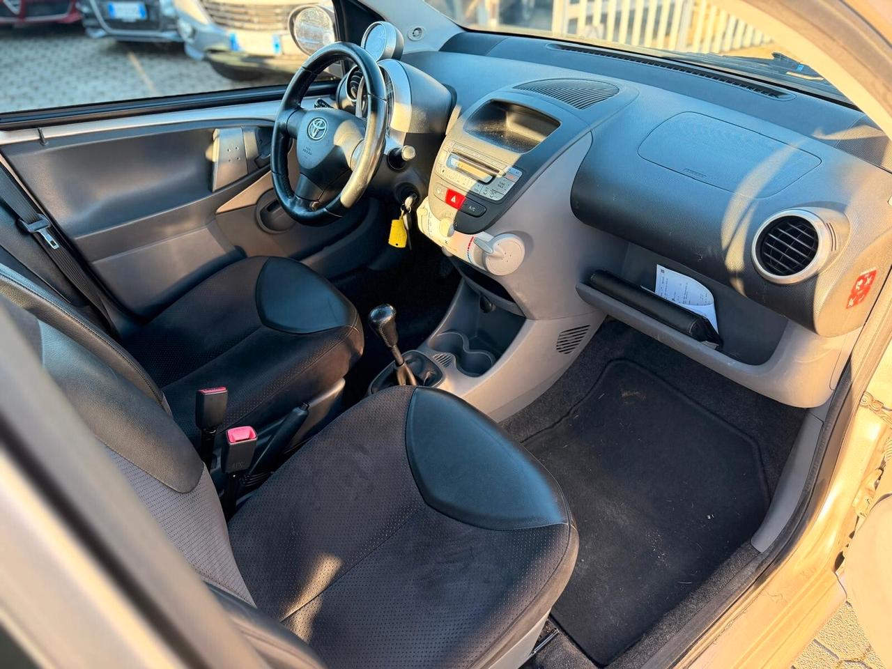 Toyota Aygo 1.0 12V VVT-i 5 porte Sol