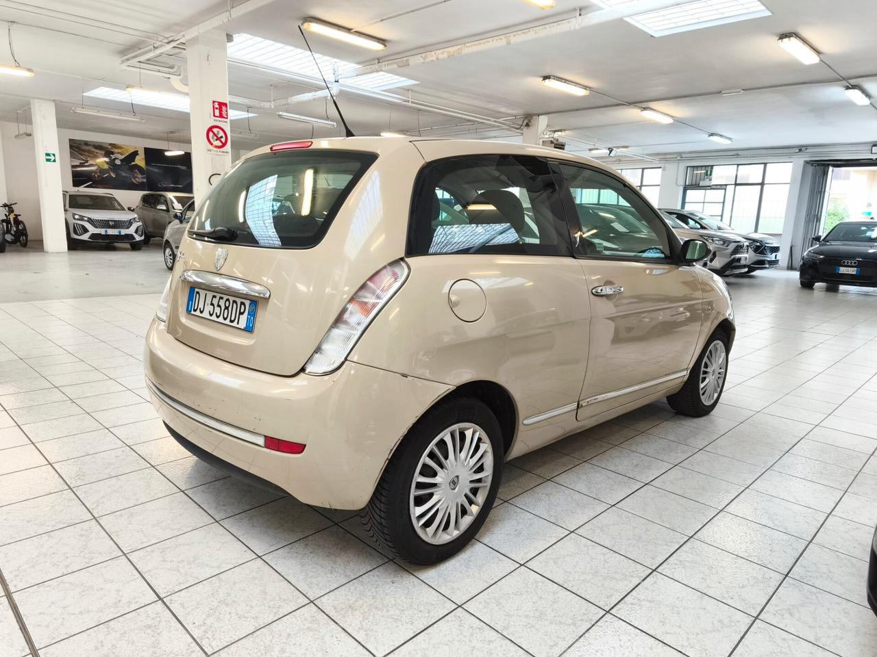 Lancia Ypsilon 1.4 Oro Bianco