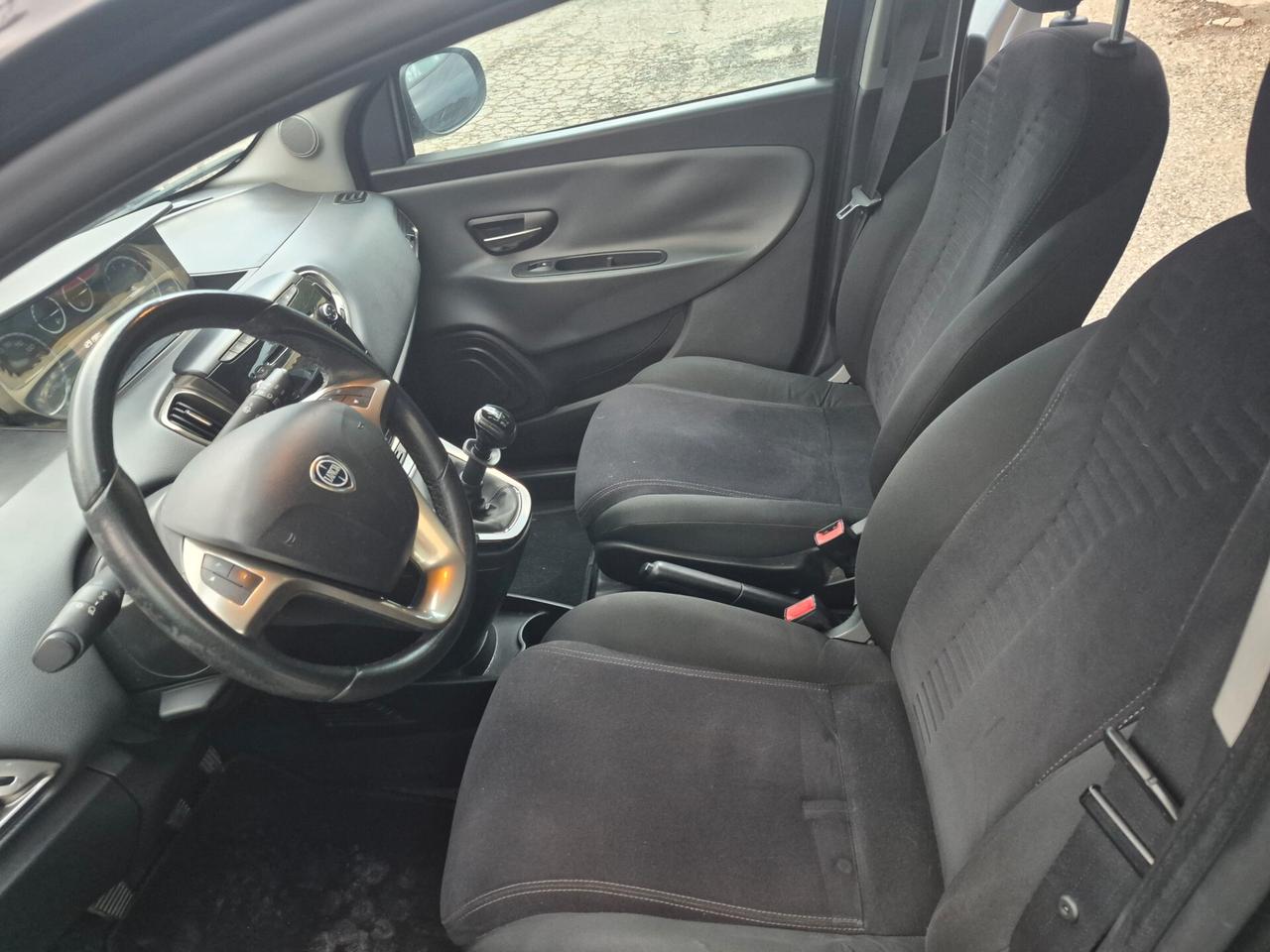 Lancia Ypsilon 1.2 69 CV 5 porte Gold