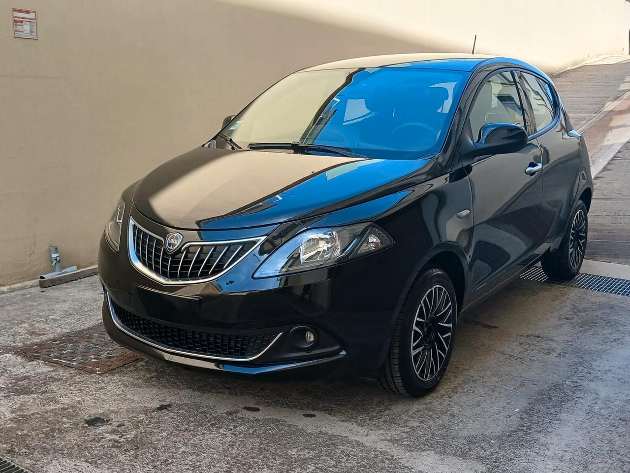 Lancia Ypsilon 1.0 FireFly 5 porte S&S Hybrid Platino