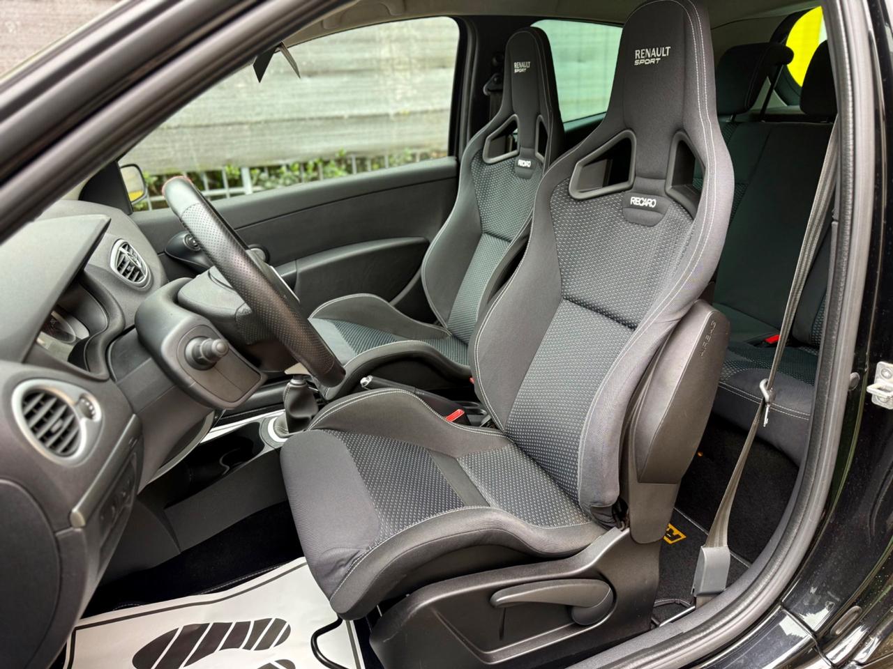 Renault Clio 3 RS F1 R27 N3196 197cv 2008