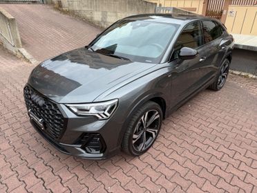 Audi Q3 Sportback 45 TFSI e S tronic Identity Black