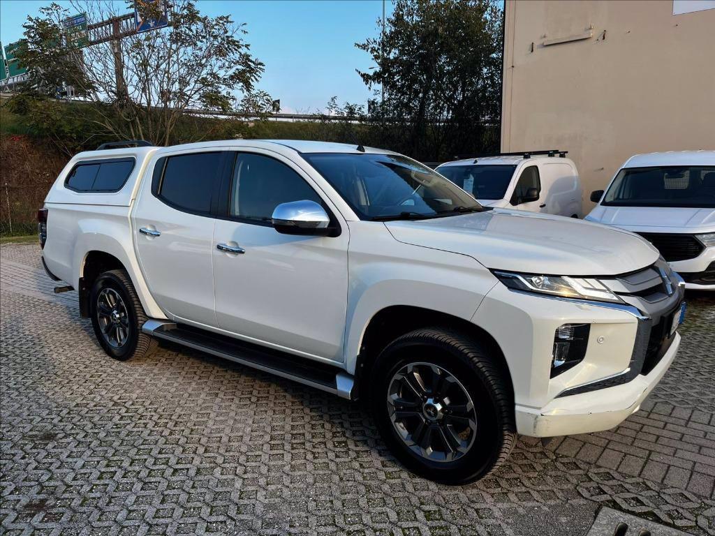 MITSUBISHI L200 d.cab 2.3d Diamond 4wd 150cv auto del 2022