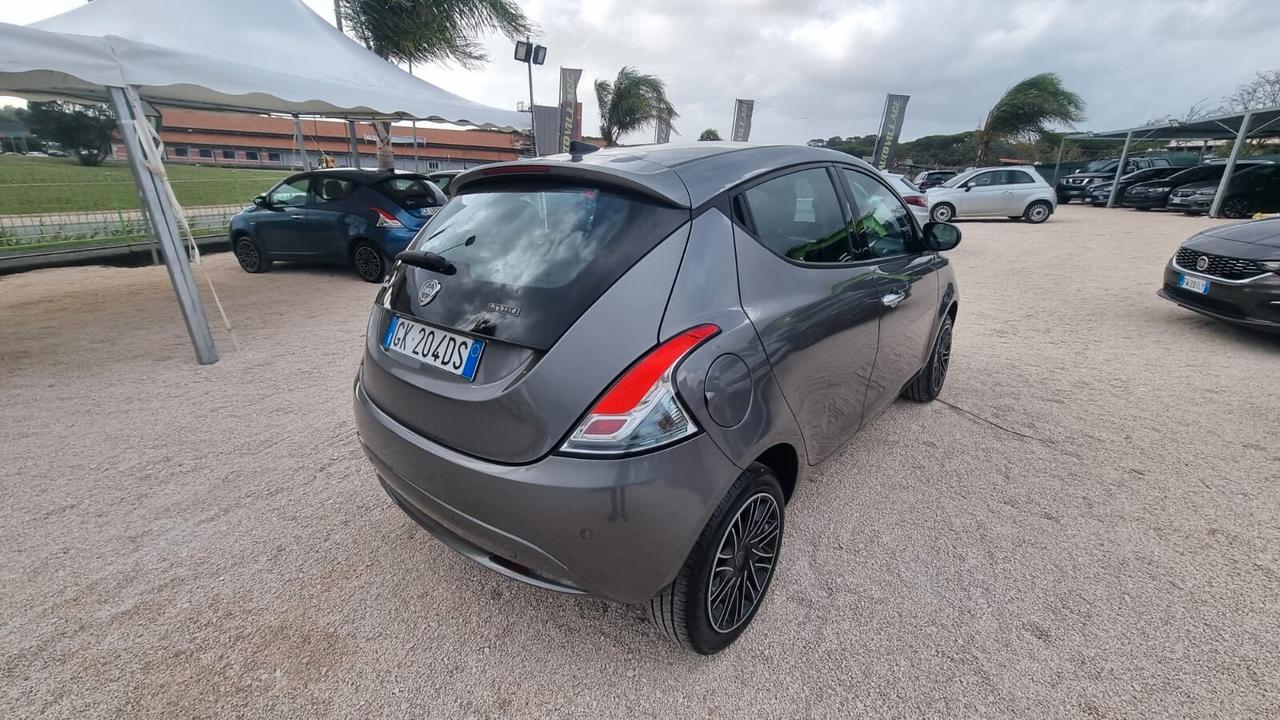 Lancia Ypsilon 1.0 FireFly 5 porte S&S Hybrid Ecochic Gold