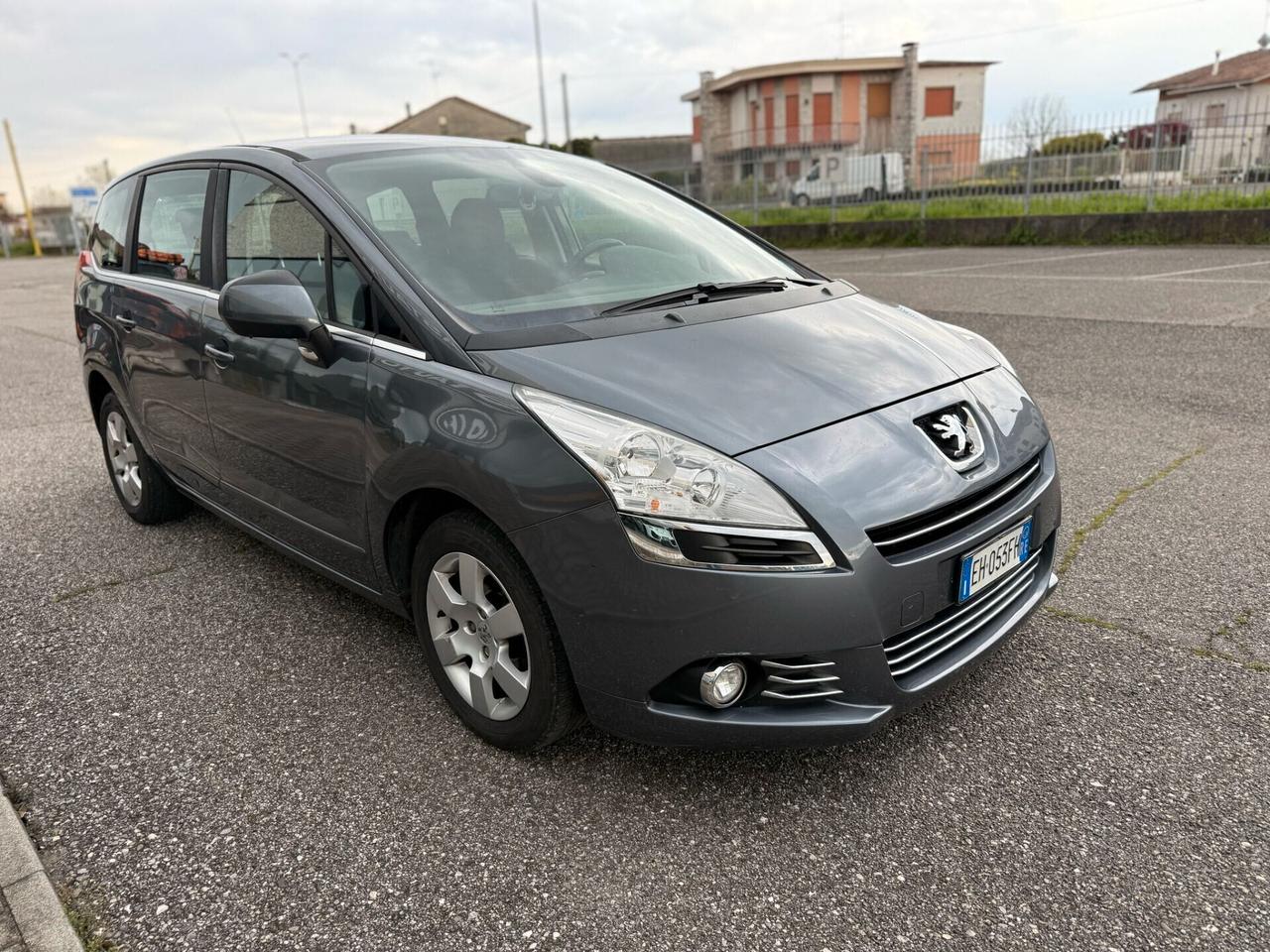 Peugeot 5008 1.6 HDi 112CV cambio robotizzato Tecno