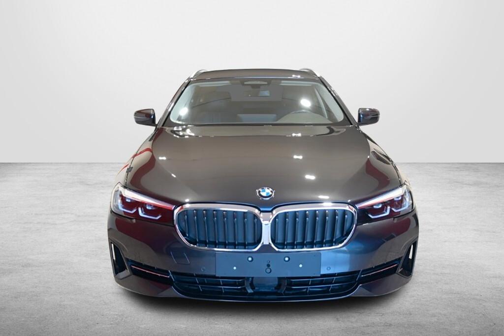 BMW 518D TOURING 136CV STEPTRONIC 48V BUSINESS ADVANTAGE ( FARI LED ADATTIVI - BMW DIGITAL COCKPIT - ACTIVE CRUISE - PELLE - AMBIENT LIGHTS - NAVI - MIRROR - PARK ASSISTANT - TELECAMERA POST. )
