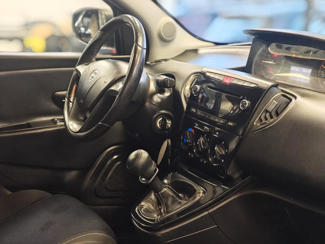 Lancia Ypsilon 1.2 69 CV 5 porte S&S Platinum