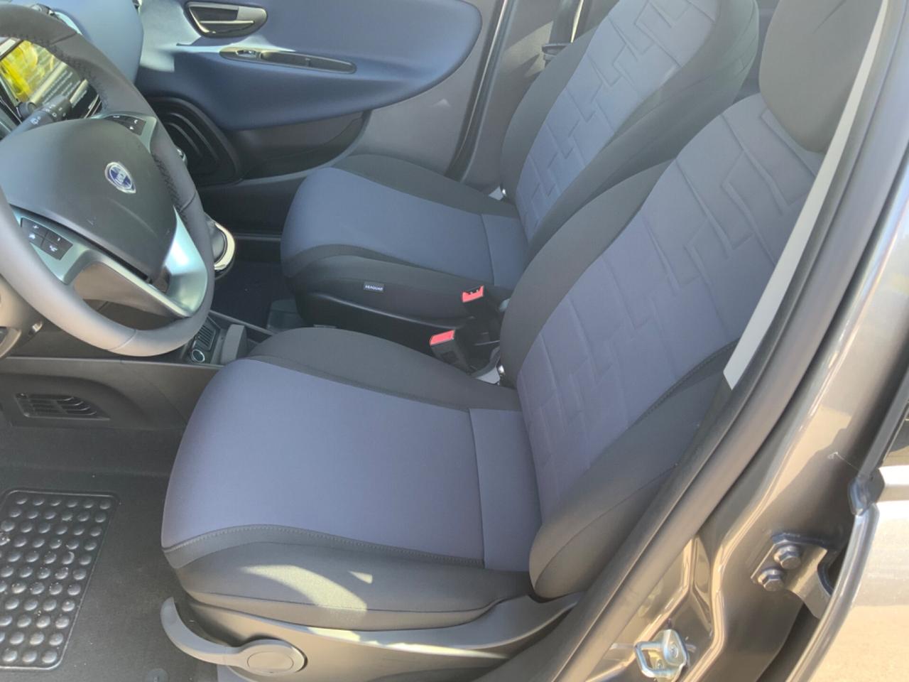 Lancia Ypsilon 1.0 FireFly 5 porte S&S Hybrid Platino