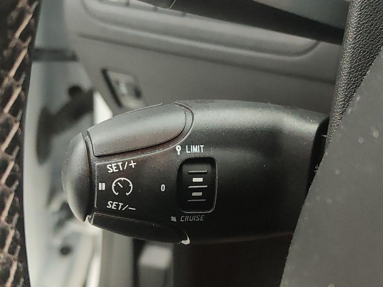 PEUGEOT 2008 1.6 BLUEHDI 100CV ALLURE