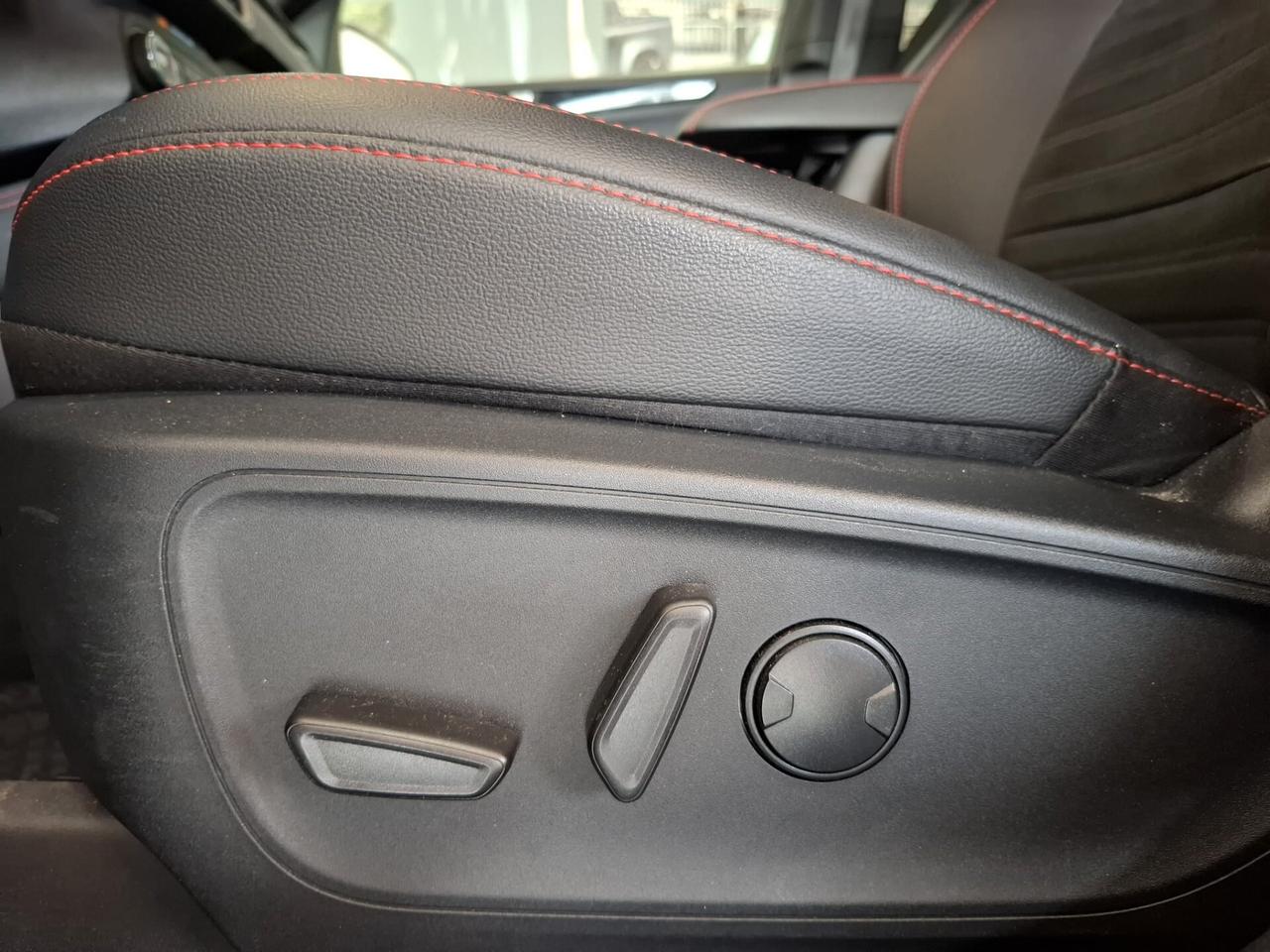 Ford Kuga St-Line Hybrid/Benzina Automatica
